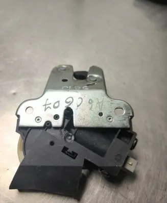 Audi A6 S6 C6 4F Tailgate/trunk/boot lock/catch/latch 4F5827505D