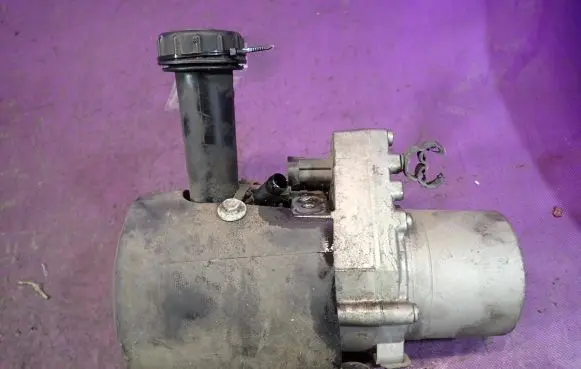 Peugeot 407 Power steering pump