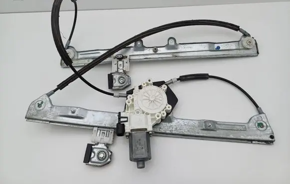 Mitsubishi Colt Front door window regulator with motor 5713A136 0130822207