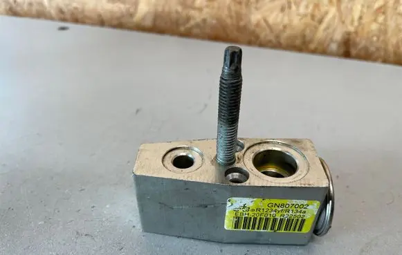 Air conditioning (A/C) expansion valve
