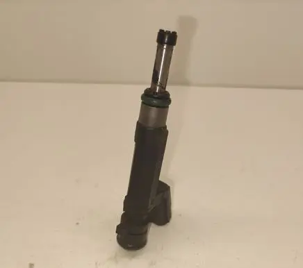 Nissan Juke I F15 Fuel injector