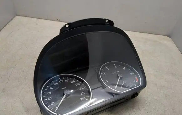 BMW 1 E81 E87 Speedometer (instrument cluster) 102493244 150114803 6983527