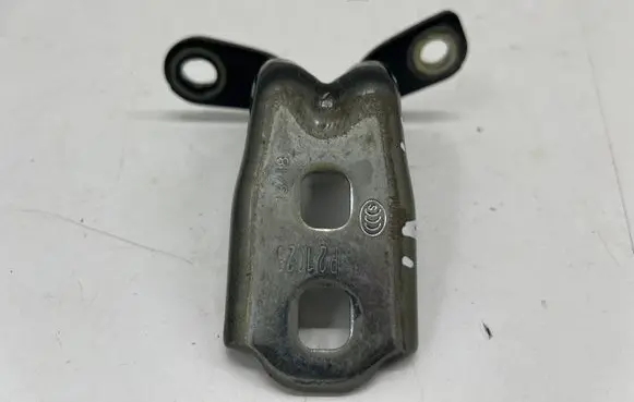 Opel Crossland X Front door upper hinge