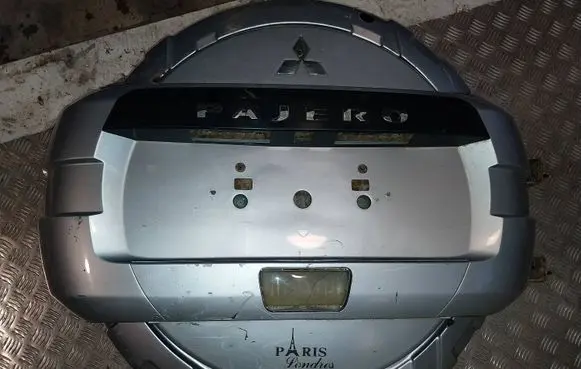 Mitsubishi Pajero Spare wheel mounting bracket 
