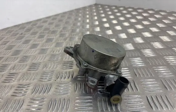 Renault Laguna III Vacuum pump 146502018R