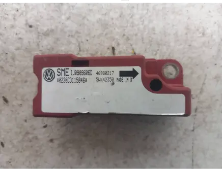 Volkswagen Golf IV Airbag deployment crash/impact sensor 1J0909606D 46980217 5WK42350