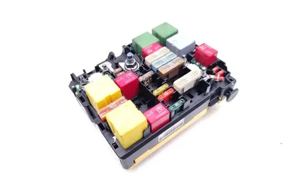 Peugeot 2008 I Fuse module 42745603