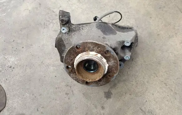 BMW 4 F32 F33 Front wheel hub spindle knuckle 6859003