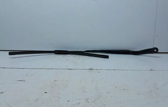 Front wiper blade arm