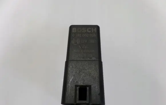 Skoda Fabia Mk2 (5J) Glow plug pre-heat relay 038907281D
