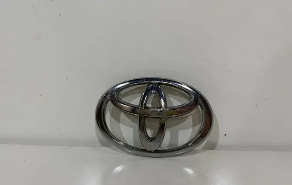 Toyota Corolla Verso E121 Manufacturer badge logo/emblem 75311-0F010