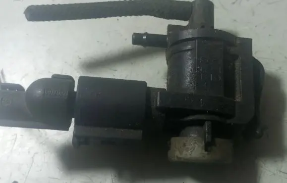 Volkswagen PASSAT B6 Turbo solenoid valve 1J0906283C