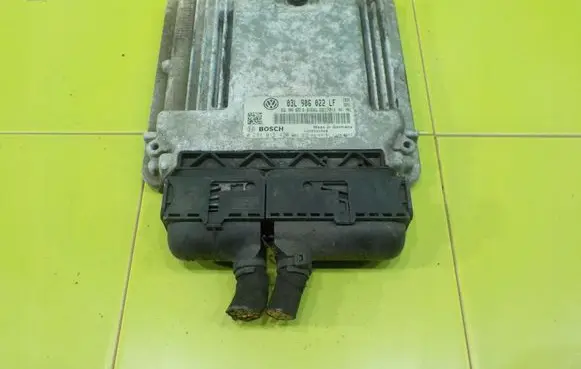 Volkswagen Golf VI Engine control unit/module 03L906022LF ZP14