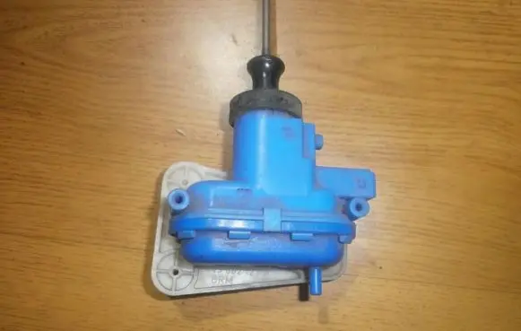 Audi 80 90 S2 B4 Central locking vacuum pump 893862153c