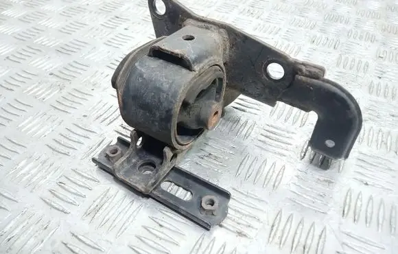 Toyota RAV 4 (XA20) Engine mount bracket