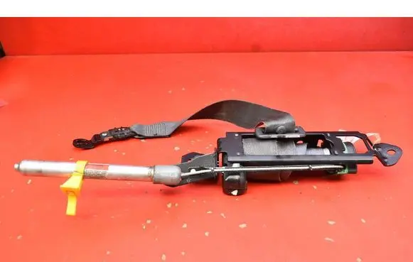 Volvo V70 Front seatbelt 8665868