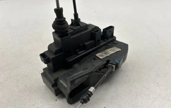 Hyundai Santa Fe Front door lock 313202B060
