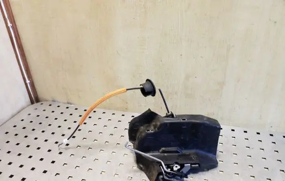Audi A4 S4 B6 8E 8H Rear door lock 8E0839350