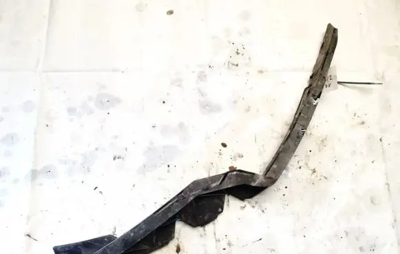 Skoda Octavia Mk2 (1Z) Front bumper mounting bracket 1z0807184b