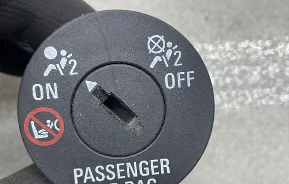 Passenger airbag on/off switch