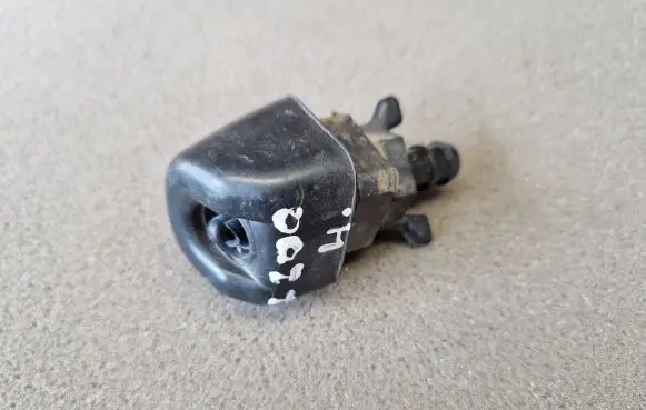 Mitsubishi L200 Headlight washer spray nozzle