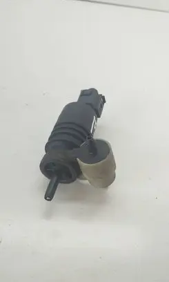 Volkswagen PASSAT B5 Windscreen/windshield washer pump 1J0973722