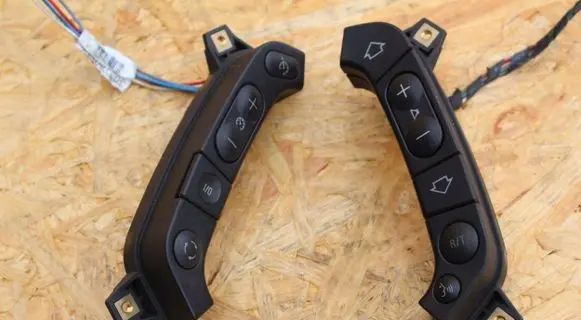 BMW 5 E39 Steering wheel buttons/switches 8380274