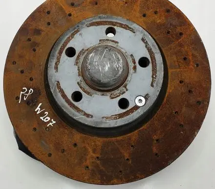 Mercedes-Benz E C207 W207 Front wheel hub
