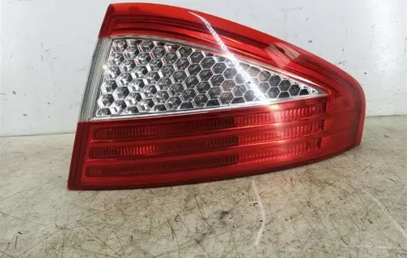 Ford Mondeo Mk III Rear/tail lights 7S71-13404-A