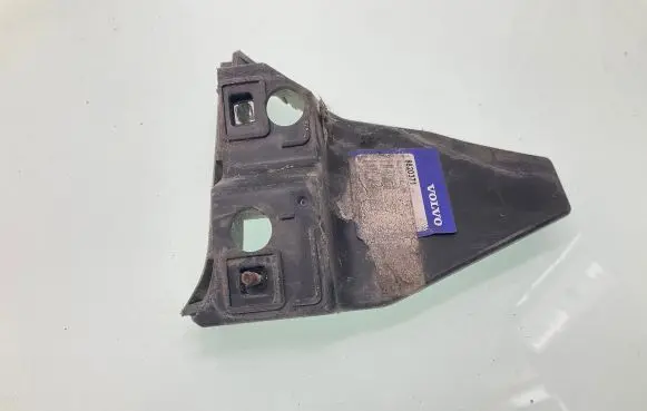 Volvo C70 Front bumper mounting bracket 08620373