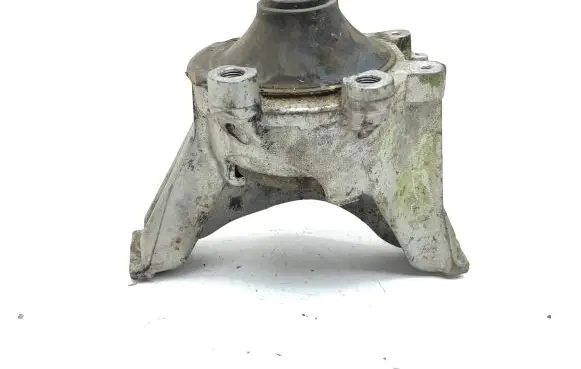Honda CR-V Engine mount bracket