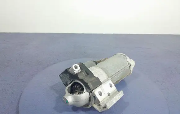 BMW X3 E83 Starter motor 8671503