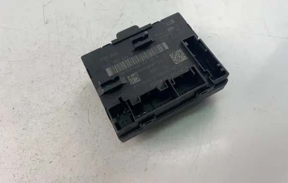 Volkswagen PASSAT B8 Other control units/modules 5Q0959592E