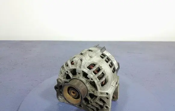 Volkswagen Cross Polo Generator/alternator 03D903025J