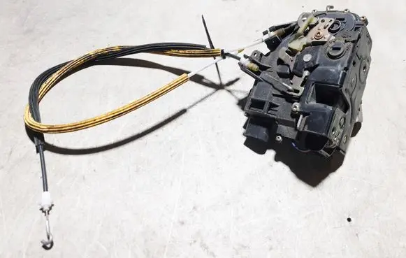 Audi A6 S6 C5 4B Rear door lock 4B0839016G