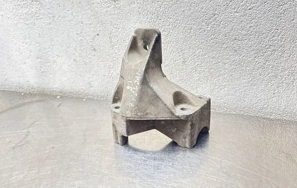 Opel Vectra B Engine mounting bracket 90497256 94010A