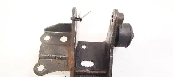 Toyota Avensis Verso Engine mounting bracket 