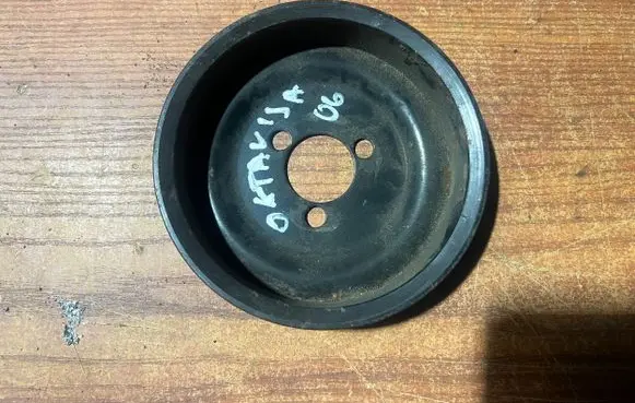 Skoda Octavia Mk2 (1Z) Water pump pulley 03D121028B