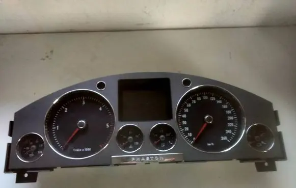 Volkswagen Phaeton Speedometer (instrument cluster) 3D0920882N 0263619404 5451000023