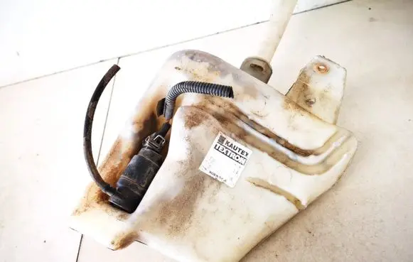Nissan Primera Windscreen/windshield washer pump