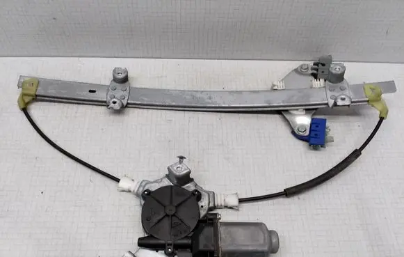 Nissan Almera N16 Front door window regulator with motor 400601