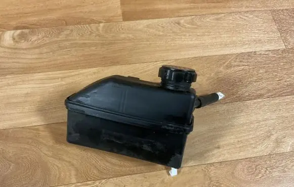 Volvo V70 Power steering fluid tank/reservoir 8649720 1783