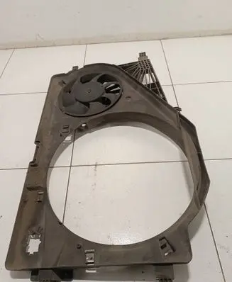 Renault Master III Radiator cooling fan shroud 8240592