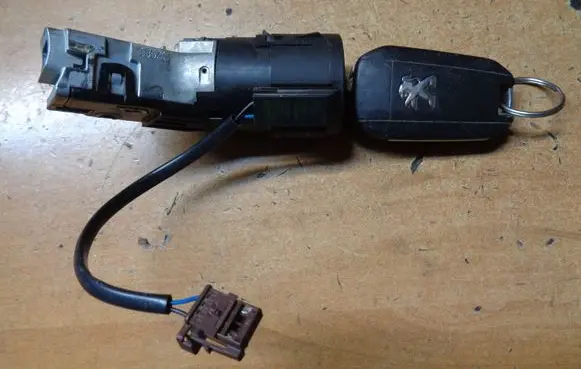 Peugeot 2008 I Ignition lock 9663123380