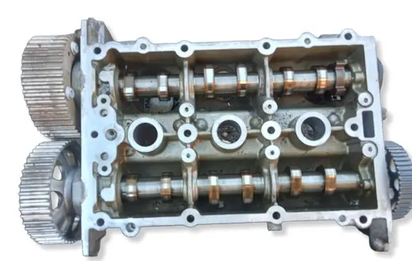 Volkswagen Polo V 6R Rocker cam cover 04C103475D