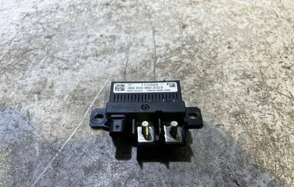 Mercedes-Benz E W212 Charging relay A0009822023 1110029 16041400397