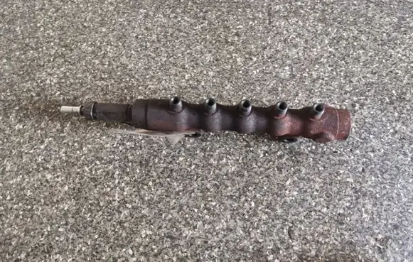 Ford Transit Fuel main line pipe