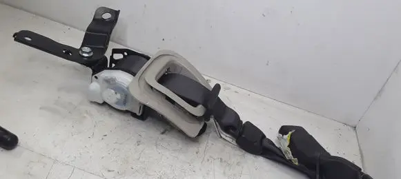 Subaru Legacy Middle seatbelt (rear) 