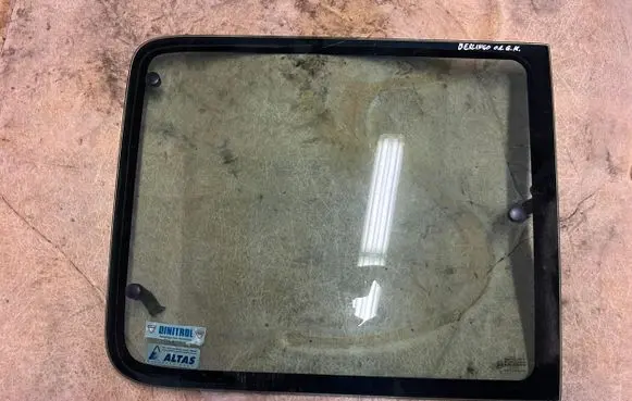 Citroen Berlingo Sliding door window/glass 