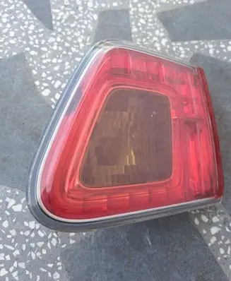 Toyota Avensis T270 Tailgate rear/tail lights 08052